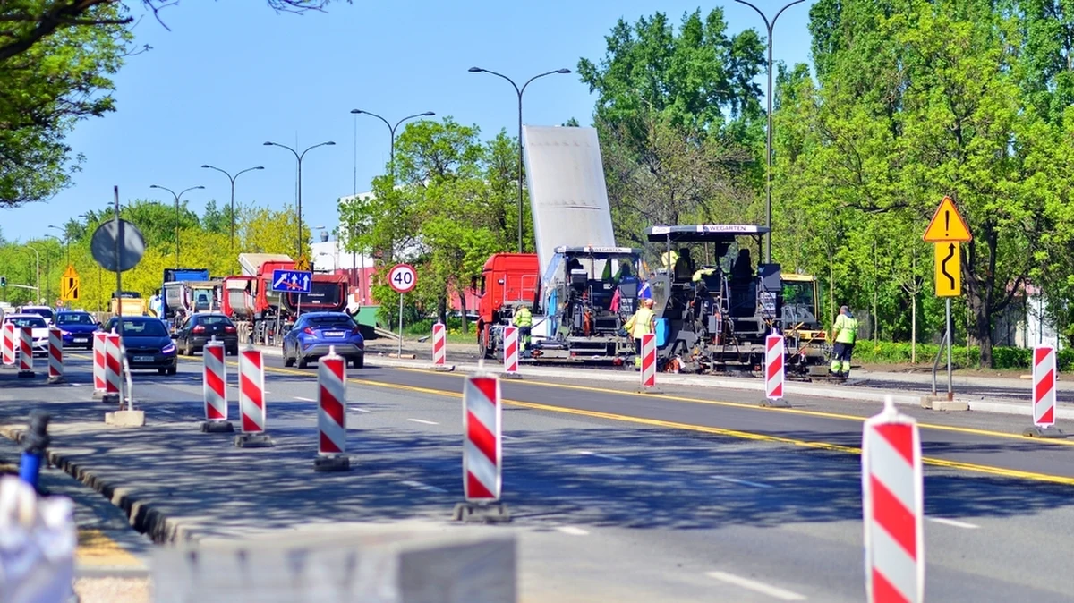 Na początku czerwca rusza kolejna faza prac przy budowie nowej trasy tramwajowej do Dworca Zachodniego w Warszawie. Inwestycja przyniesie znaczne udogodnienia dla pasażerów, ale w najbliższych tygodniach mieszkańcy muszą liczyć się z poważnymi utrudnieniami w ruchu i zmianami w kursowaniu tramwajów.