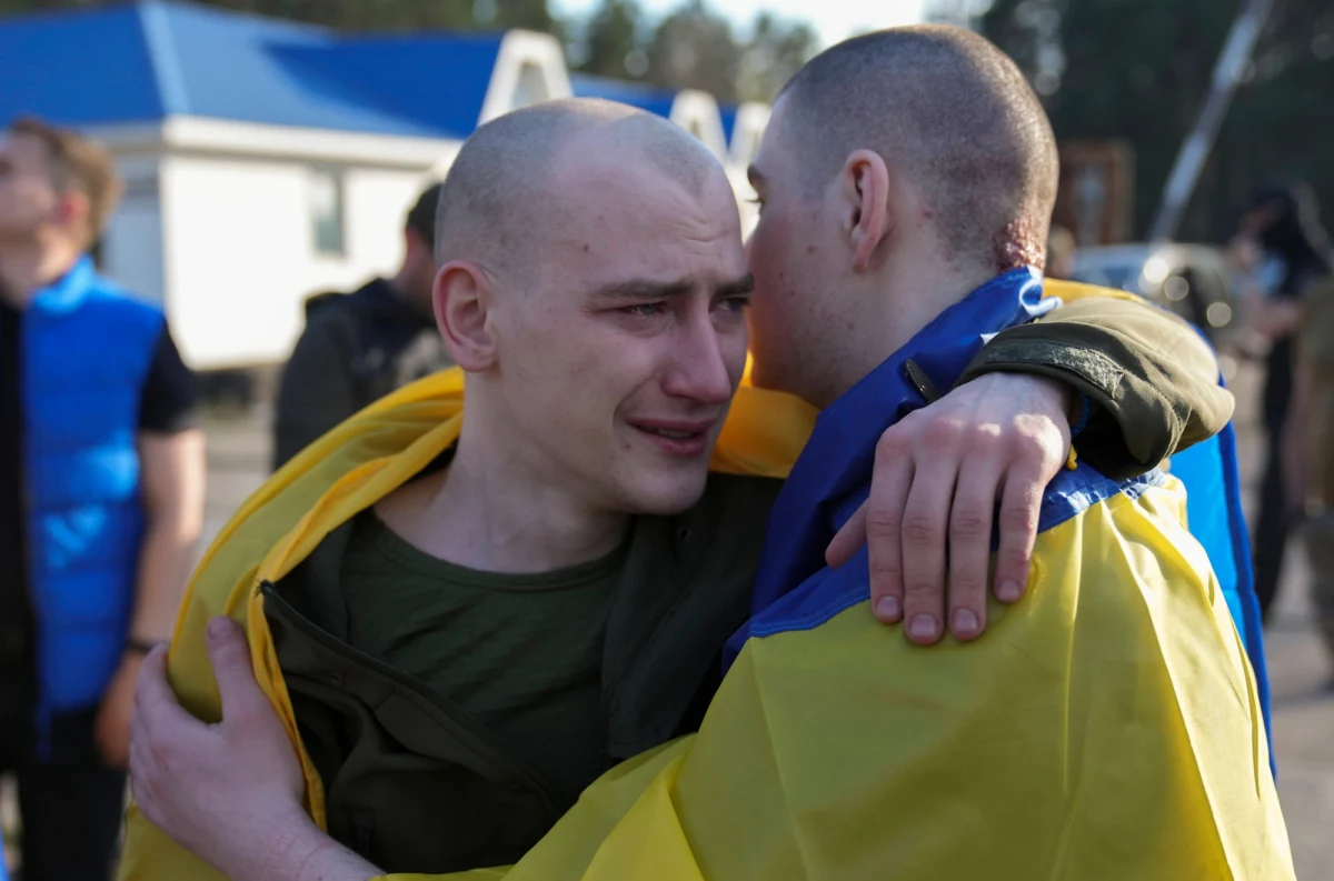 Coraz bliżej największej od początku rosyjskiej inwazji na Ukrainę wymiany jeńców wojennych. Kijów i Moskwa wymieniły się w czwartek listami z nazwiskami pojmanych, które obie strony chcą uwolnić.