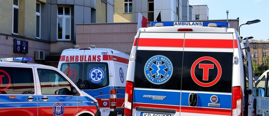 Ponad 30 uczniów i opiekunów ze szkoły podstawowej w Stargardzie, przebywających na zielonej szkole w Krakowie, doznało objawów zatrucia pokarmowego. Do zdarzenia doszło w hostelu na krakowskiej Krowodrzy, gdzie grupa była zakwaterowana. Sprawą zajmują się służby sanitarne i prokuratura.