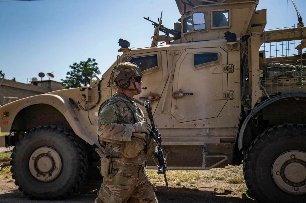 Pentagon analizuje plan, który może zmienić oblicze amerykańskiej obecności wojskowej w Azji. Według doniesień "Wall Street Journal", rozważane jest przemieszczenie około 4,5 tysiąca z 28 tysięcy żołnierzy stacjonujących obecnie w Korei Południowej. Tymczasem południowokoreańskie ministerstwo obrony zdementowało doniesienia dotyczące rozmów z Pentagonem na temat możliwości redukcji sił zbrojnych USA w Korei Południowej.