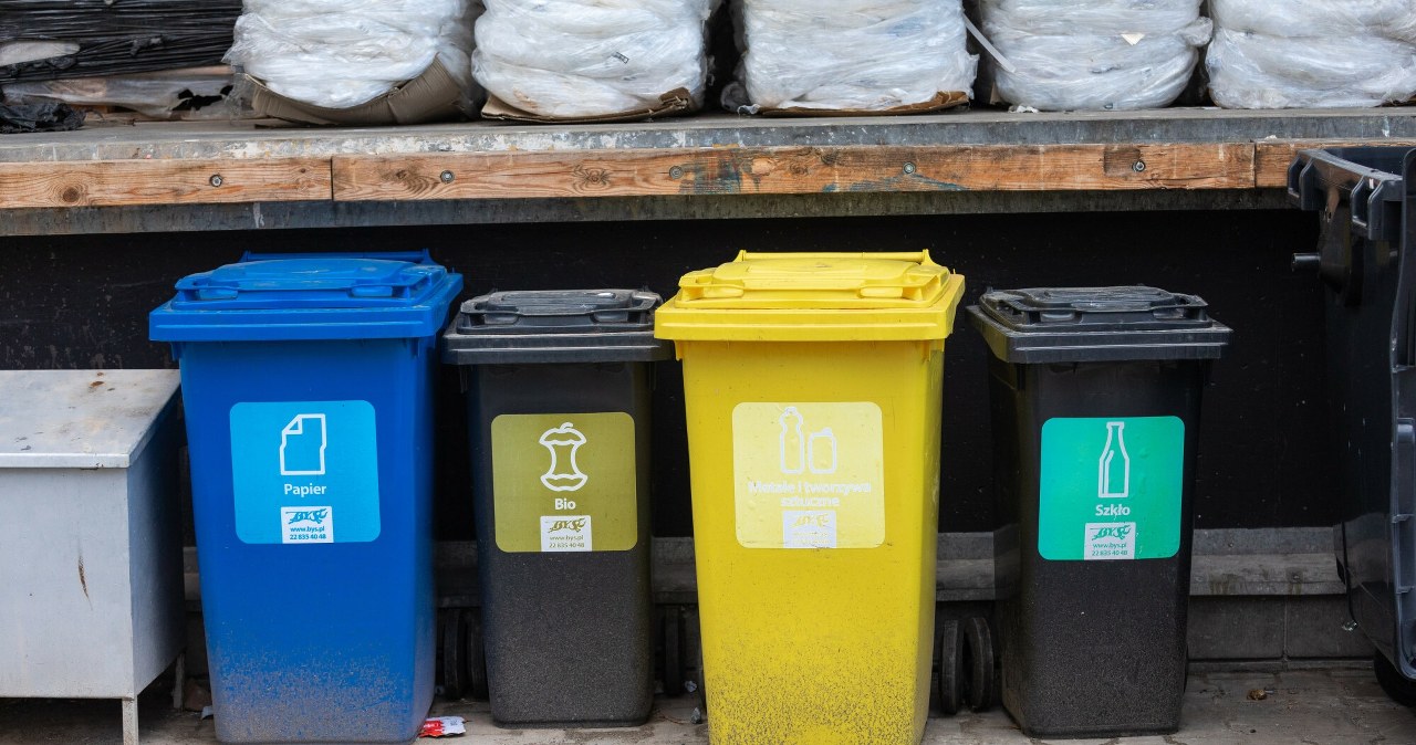 Nowy kolor worków do segregacji śmieci. Co do nich wyrzucać?