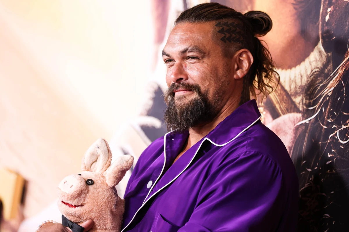 Możliwe, że Jason Momoa, Andrew Koji, Noah Centineo oraz Roman Reigns wkrótce przeniosą słynną grę wideo "Street Fighter" na duży ekran. Informacje, które pojawiły się na portalu Deadline, wprawiają fanów w ekscytację, choć studio Legendary, odpowiedzialne za projekt, na razie oficjalnie nie potwierdziło tych rewelacji. Co wiemy o tej obiecującej adaptacji?