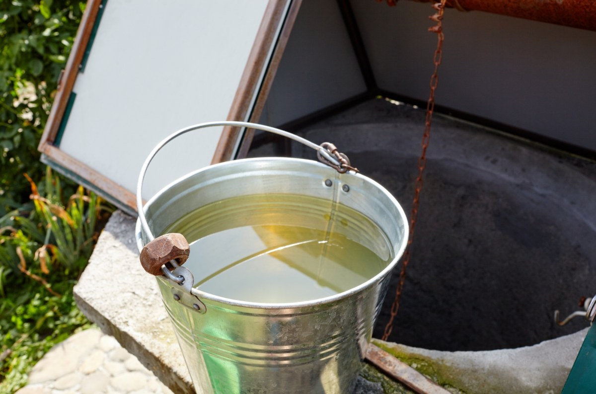 Nietypowa akcja służb na Podkarpaciu. Kobieta uwięziona w wodzie