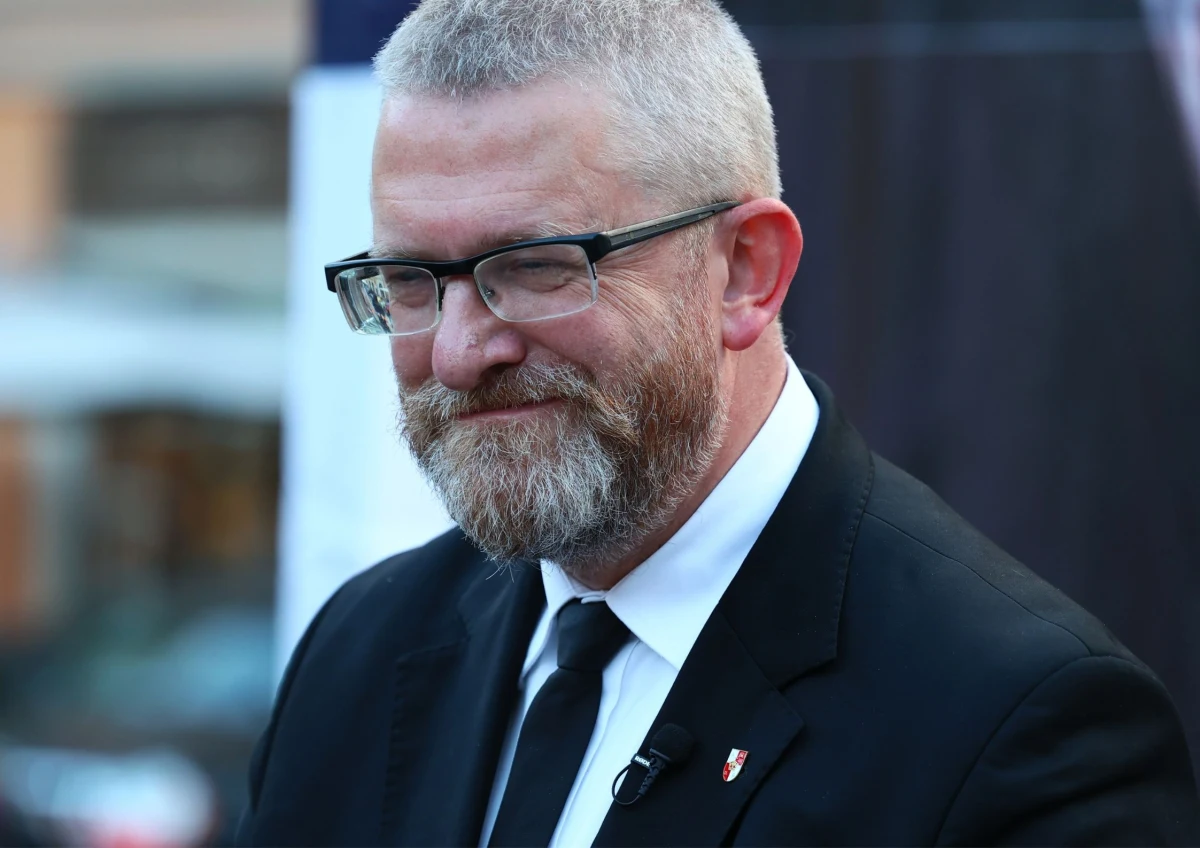 Jeszcze w maju prokuratura planuje postawić kolejne zarzuty Grzegorzowi Braunowi - dowiedział się nieoficjalnie reporter RMF FM Krzysztof Zasada. Kontrowersyjny europoseł Konfederacji otrzymał już wezwanie na przesłuchanie i potwierdził, że stawi się w wyznaczonym terminie.