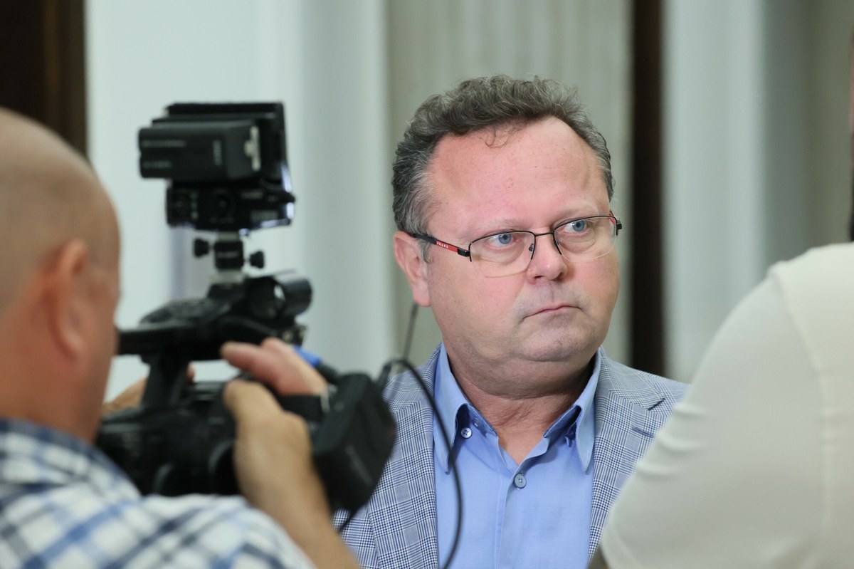 Wiceminister spraw zagranicznych Andrzej Szejna jeszcze do końca czerwca będzie przebywał na bezpłatnym urlopie. Jak dowiedział się reporter RMF FM, Szejna zamierza złożyć do prokuratury zawiadomienie o popełnieniu przestępstwa przez Marcina Romanowskiego w związku z fałszywymi oskarżeniami. 