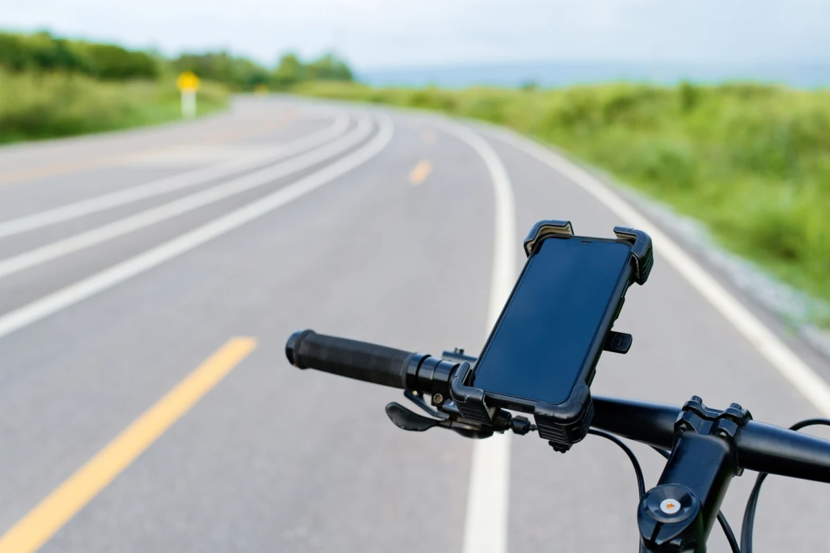 250 złotych mandatu - tak policjanci z Goleniowa w woj. zachodniopomorskim ukarali kobietę, która na rowerze jechała drogą ekspresową S3. Najbardziej zdumiewające było jednak jej tłumaczenie. 