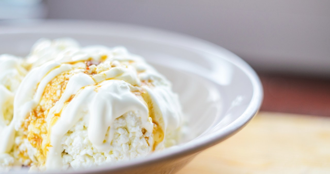 Mniej kalorii, więcej białka. Zmieszaj z serkiem wiejskim i wstaw do zamrażarki