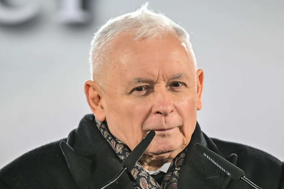 Prezes Prawa i Sprawiedliwości Jarosław Kaczyński wystosował list do działaczy partii, której jest liderem. Apeluje w nim o mobilizację przed II turą wyborów prezydenckich. "Musimy pamiętać, że nie walczymy tylko o prezydenturę. Walczymy przede wszystkim o Polskę. Nasze zwycięstwo jest realne, ale tylko od naszej determinacji zależy, czy stanie się rzeczywistością" - napisał.