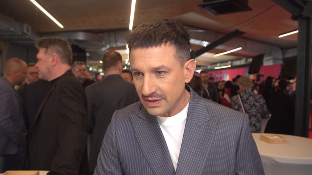  „Przygotowania do Polsat Hit Festiwal trwają cały rok” – mówi Maciek Rock, który jest jednym z prowadzących imprezy. Co czeka widzów Polsatu?