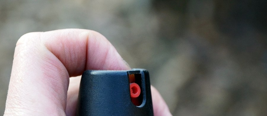​12-letni uczeń rozpylił gaz pieprzowy w szkole podstawowej w Zelowie (woj. łódzkie). Oficer prasowa bełchatowskiej policji przekazała RMF FM, jakich dolegliwości doświadczyli poszkodowani.
