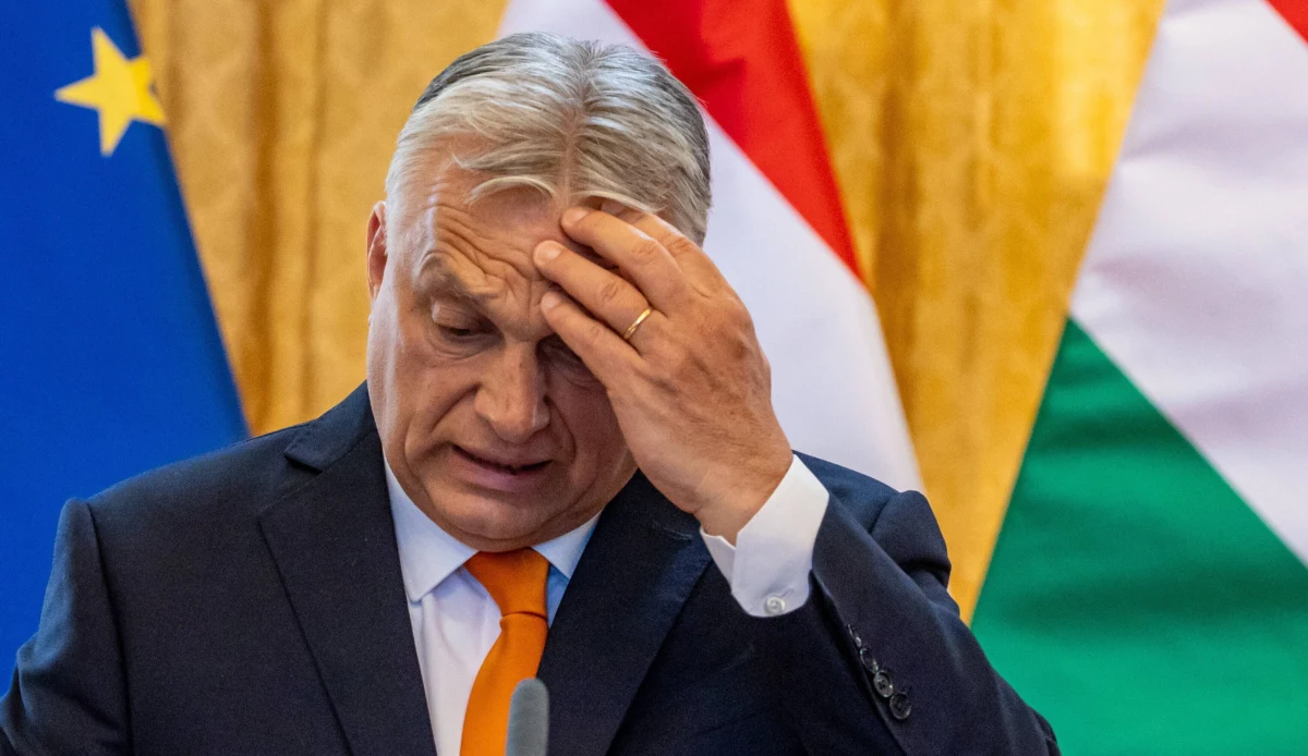 Viktor Orban i jego partia mają problem. Coraz więcej Węgrów chce, by rządzący krajem Fidesz przegrał przyszłoroczne wybory parlamentarne. Z najnowszego sondażu wynika, że opozycyjne ugrupowanie TISZA Petera Magyara popiera już 43 proc. wyborców.