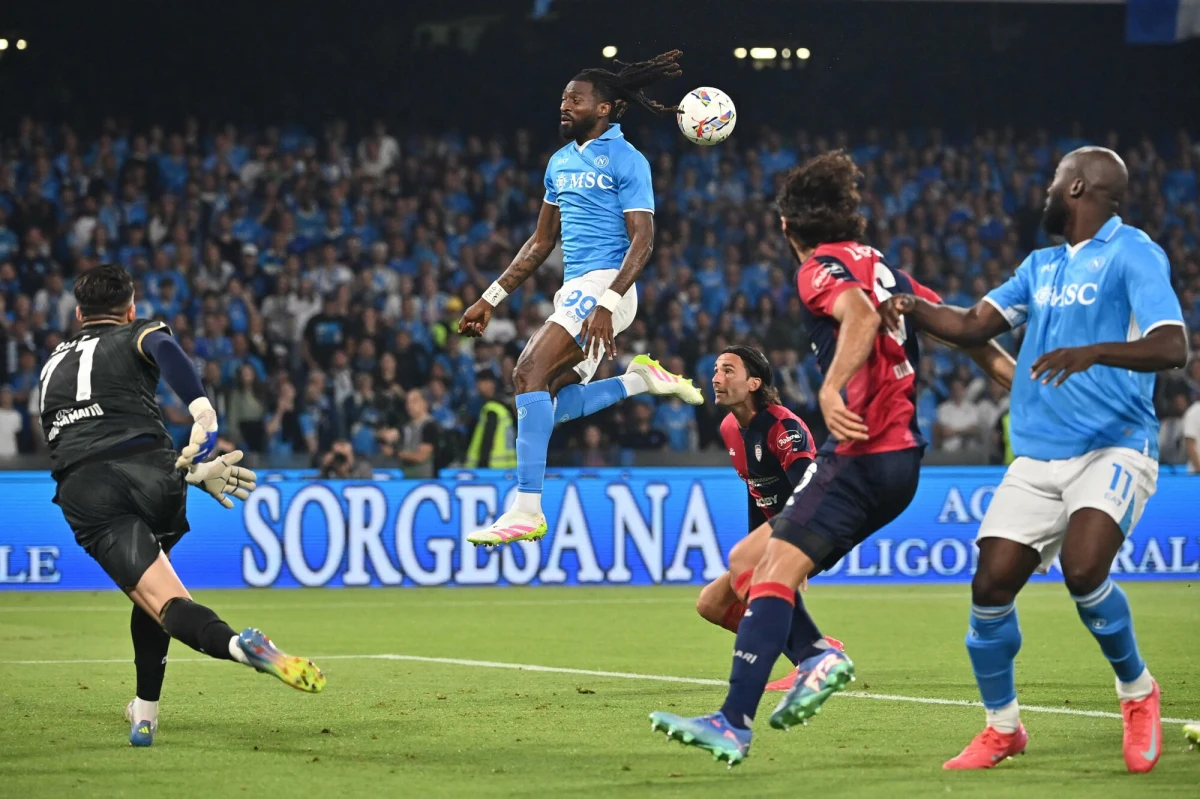 Piłkarze Napoli po raz czwarty zdobyli mistrzostwo Włoch. Tytuł zapewnili sobie w ostatniej kolejce, pokonując u siebie Cagliari 2:0. W tabeli zespół z Neapolu wyprzedził o punkt Inter Mediolan, który wygrał również 2:0 na wyjeździe z Como.