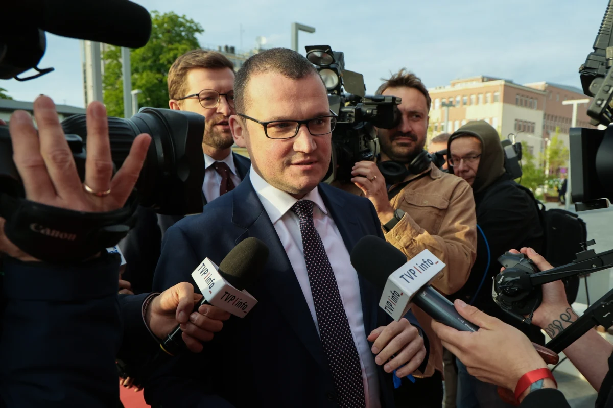 "Jeśli pan pyta, jakie jest moje odkrycie w czasie kampanii wyborczej, to z całą pewnością jest to Paweł Szefernaker"- mówił Gość Krzysztofa Ziemca na antenie RMF FM - Karol Nawrocki. Kandydat na prezydenta popierany przez PiS, szefa swojego sztabu określił mianem doskonałego polityka i człowieka, który prowadzi jego kampanię wyborczą w sposób bardzo dobry. 