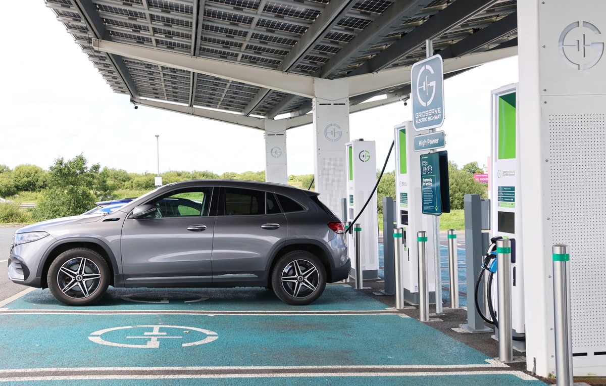 "Boom na auta elektryczne w Europie nie mija". Ekspert w Radiu RMF24