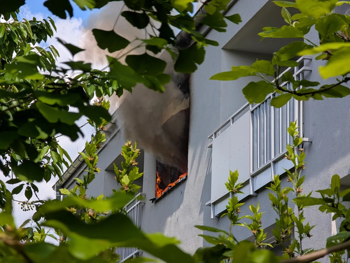 W budynku wielorodzinnym w Tychach wybuchł pożar. Jak dowiedzieliśmy się od strażaków, dwie osoby zostały poszkodowane.