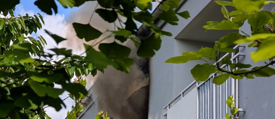 W budynku wielorodzinnym w Tychach wybuchł pożar. Jak dowiedzieliśmy się od strażaków, dwie osoby zostały poszkodowane.