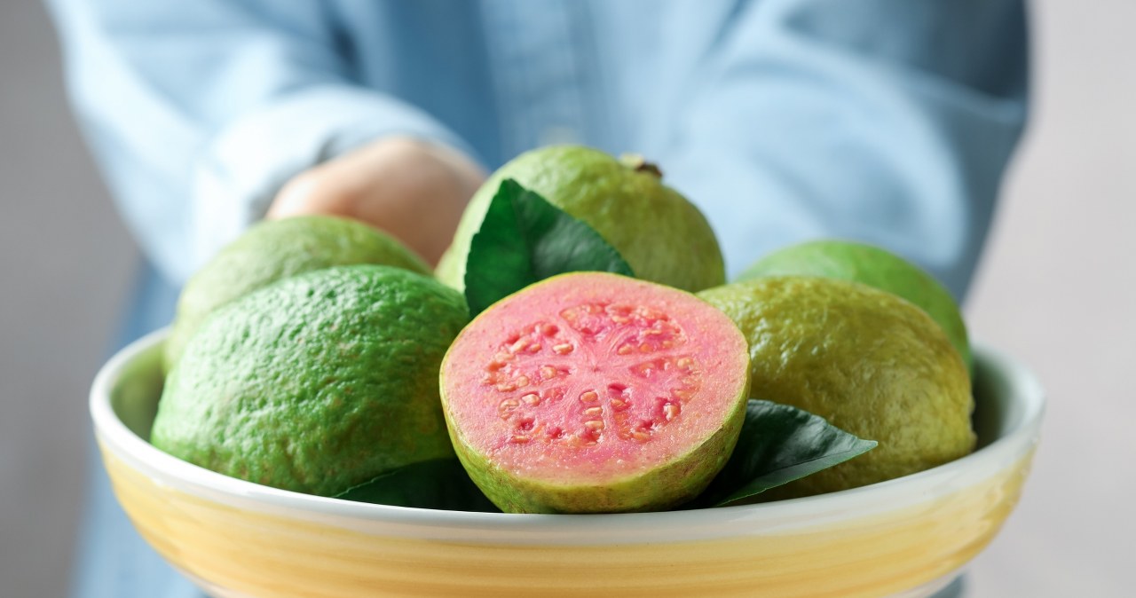 Egzotyczny owoc na wysokie ciśnienie, dobry wzrok i "oponkę". Jedz jak jabłko