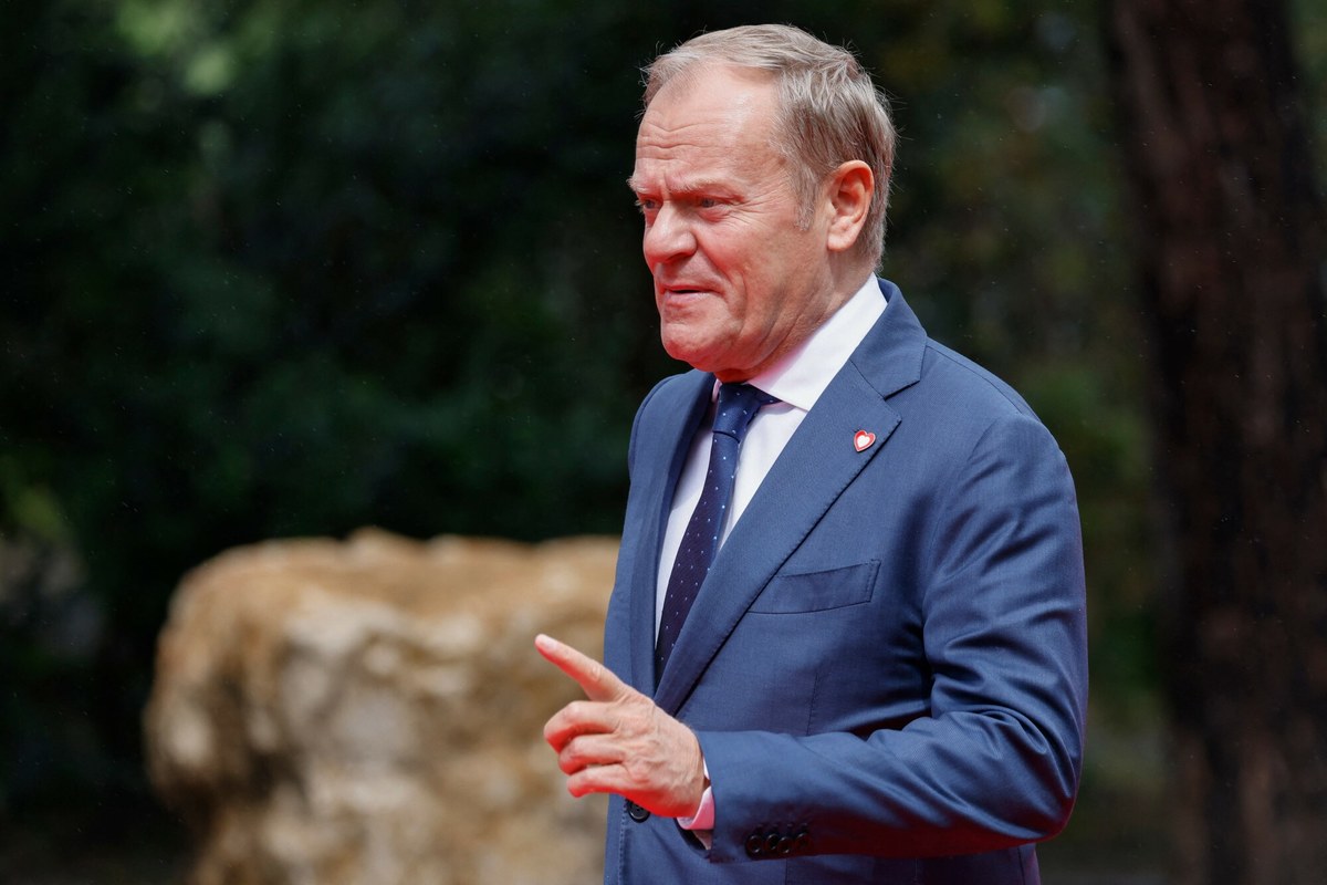 "Sławomir Mentzen pyta Rafała Trzaskowskiego, czy rudzi są dyskryminowani. Póki rządzę, nie będą" - napisał na platformie X premier Donald Tusk.