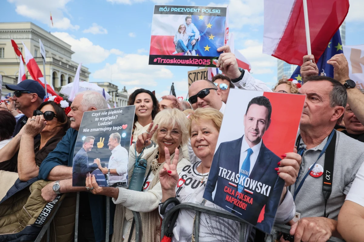 "Teraz albo nigdy, najwyższy czas, żeby wygrała uczciwość, prawość, sprawiedliwość, żeby wygrała prawda, o tym są te wybory" - mówił kandydat KO na prezydenta Rafał Trzaskowski rozpoczynając niedzielny "Wielki Marsz Patriotów" w Warszawie. Na scenie pojawił się także nowy prezydent-elekt Rumunii - Nicusor Dan. Przemawiali także Magdalena Biejat, Włodzimierz Czarzasty, Joanna Senyszyn, Władysław Kosiniak-Kamysz, Szymon Hołownia i premier Donald Tusk. 