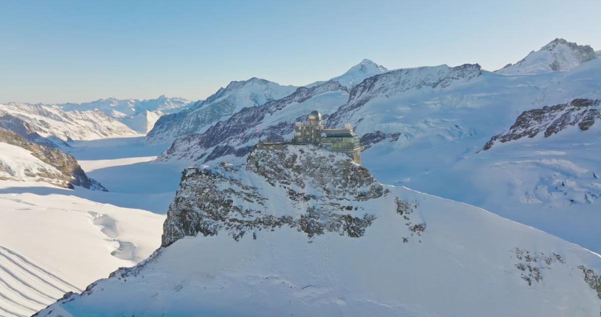 Dramatyczne odkrycie w Szwajcarii. Niedaleko luksusowego kurortu Zermatt znaleziono ciała pięciu narciarzy. Ich tożsamość nie jest jeszcze znana. 