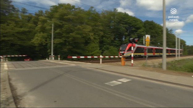 Zabezpieczenia na kolei są coraz nowocześniejsze, więc właśnie znika relikt przeszłości. Będzie ciszej przy przejazdach kolejowo-drogowych, dlatego że maszyniści nie będą musieli używać tam sygnałów dźwiękowych. Bo bezpieczeństwo nie zależy od hałasu, tylko od rozsądku... kierowców.Materiał dla "Wydarzeń" przygotowała Katarzyna Kajdasz.