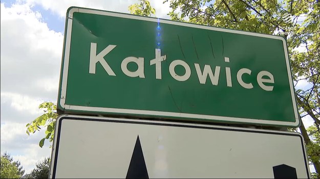 Skojarzenie może być tylko jedno, więc tak dalej być nie może. Nowi mieszkańcy niewielkiej wsi pod Trzebinią chcą zmienić jej nazwę. Tym rdzennym ona nie przeszkadza, więc szykuje się konflikt. W którym ktoś w Kałowicach zostanie "zakałą".Materiał dla "Wydarzeń" przygotował Maciek Stopczyk.