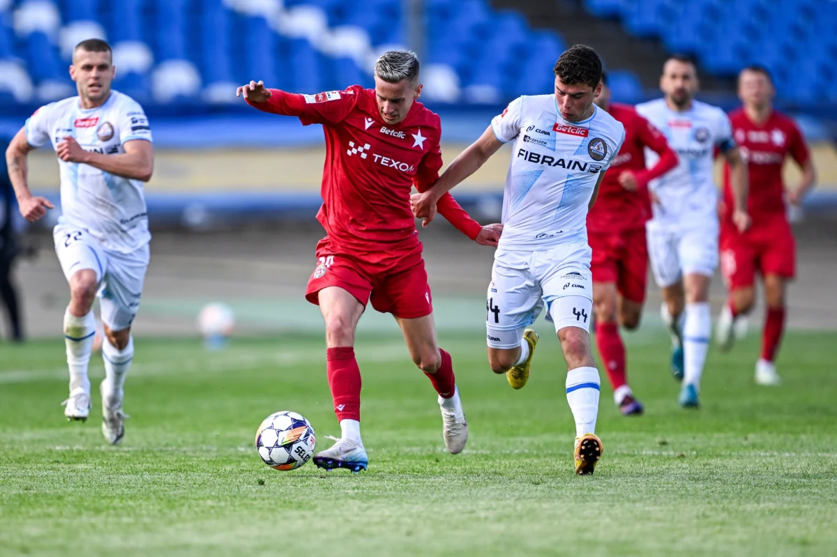Piłkarze Kotwicy Kołobrzeg przegrali w Niecieczy z Bruk-Betem Termalicą 1:2 w 34. kolejce 1. ligi i zostali ostatnim spadkowiczem. W niedzielę wyłoniono również pary barażowe o awans do ekstraklasy.