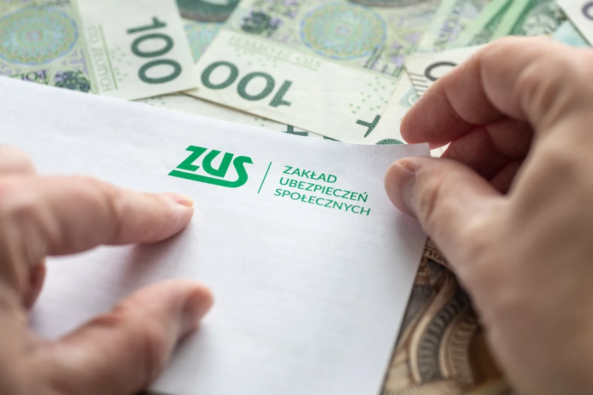 Zgodnie z propozycją przygotowaną przez członków inicjatywy Rafała Brzoski, Zakład Ubezpieczeń Społecznych ma przejąć od pracodawców rozliczanie składek - informuje poniedziałkowa "Rzeczpospolita".