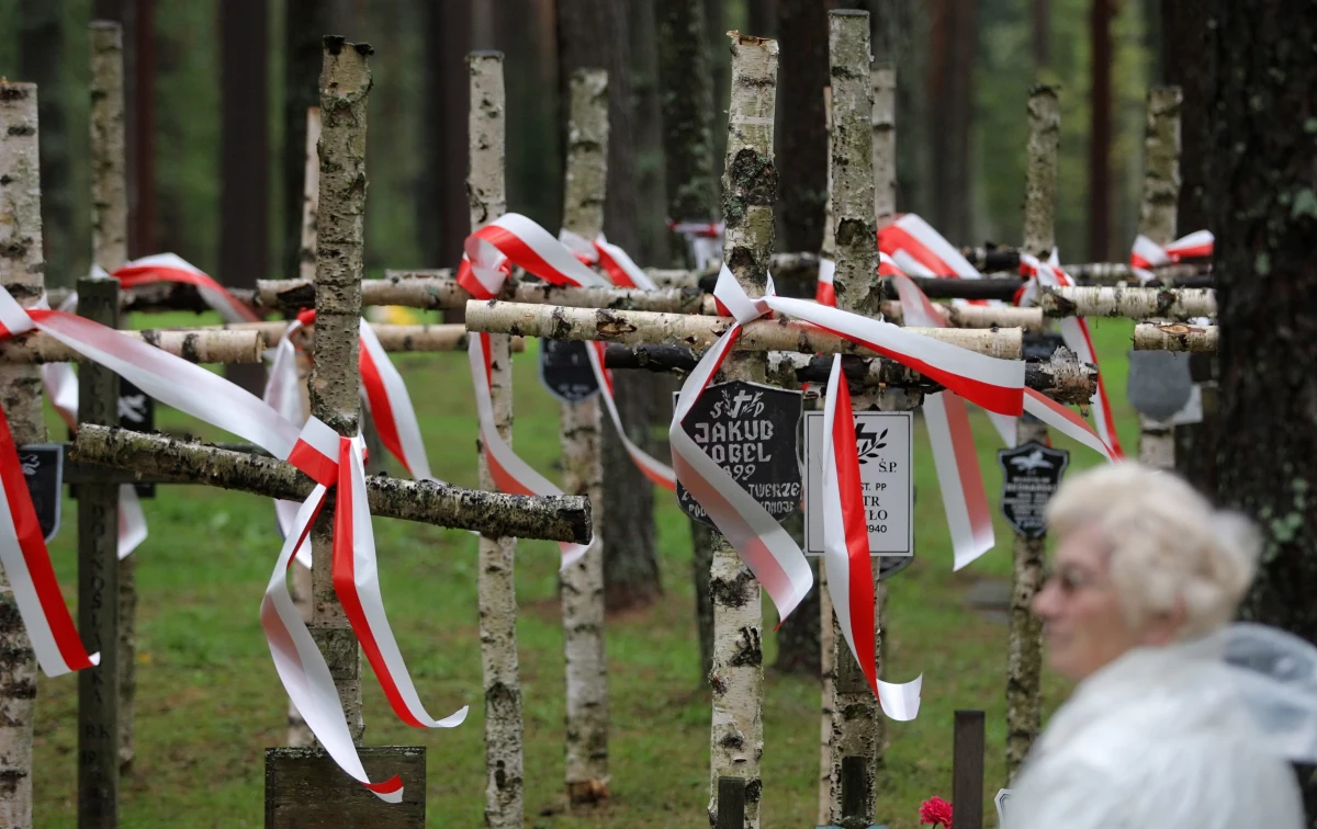 Warszawa wręczyła Moskwie notę w sprawie dewastacji pomnika zamordowanych polskich więźniów w Miednoje - poinformował w Porannej rozmowie w RMF FM Radosław Sikorski. "To jest realizacja stalinowskiej wersji narracji historycznej i tu jest jedno ze źródeł rosyjskiego imperializmu" - stwierdził w rozmowie z Tomaszem Terlikowskim.