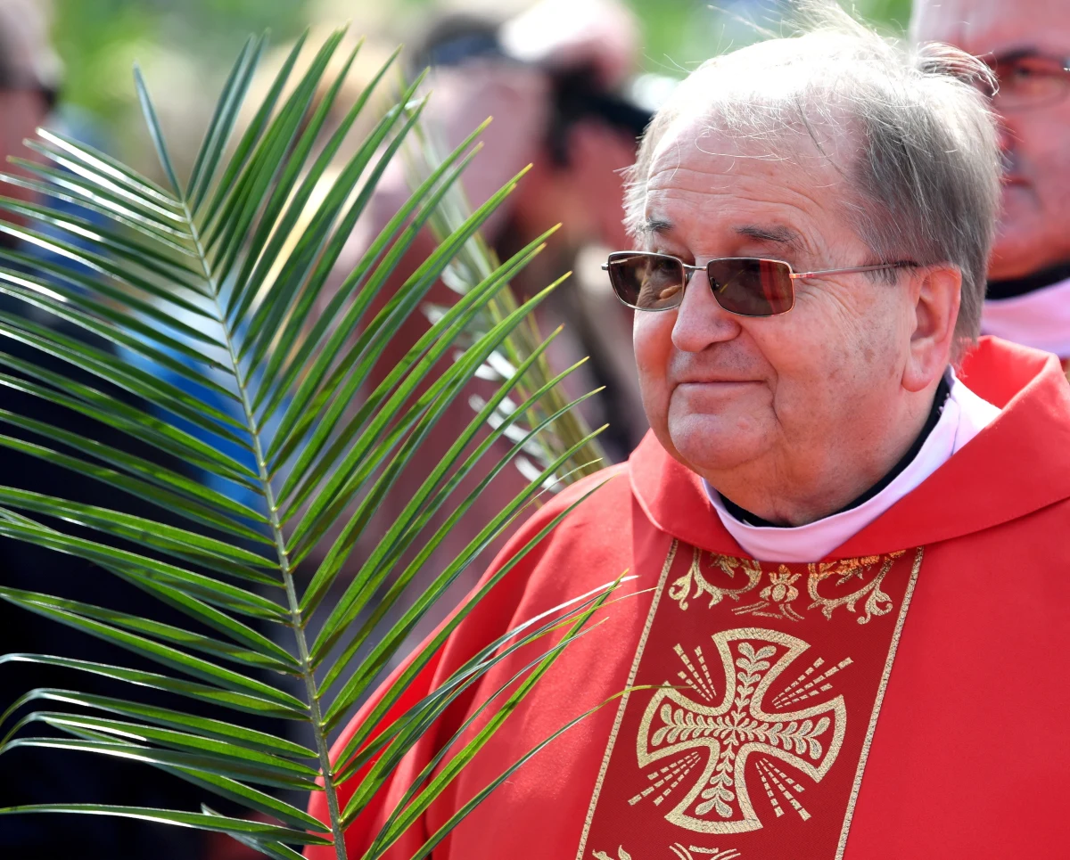 Radosław Sikorski w Porannej rozmowie w RMF FM przyznał, że od lat zabiega o to, by zostać zaproszonym na rozmowę w mediach ojca Tadeusza Rydzyka. "Pokornie o to proszę" – mówił szef Ministerstwa Spraw Zagranicznych i wskazał, że zwrócił się nawet do Watykanu, by wpłynął na postawę nieprzejednanego redemptorysty.