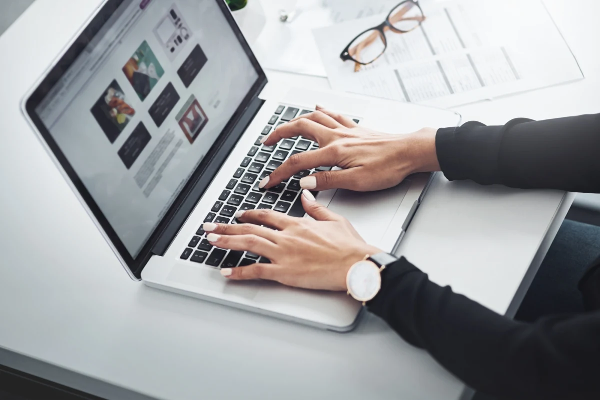 Jak wynika z najnowszego raportu Grafton Recruitment "Wynagrodzenia i trendy w przedsiębiorstwach 2024", zapotrzebowanie na specjalistów z branży marketingu i public relations wyraźnie rośnie. Coraz więcej firm poszukuje ekspertów potrafiących łączyć kreatywność z biegłością w nowych technologiach i analizie danych. W efekcie marketing i PR znów znajdują się w centrum zainteresowania rynku pracy.