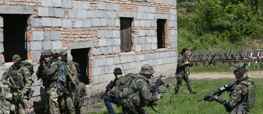 Śledztwo w sprawie narażenia człowieka na bezpośrednie niebezpieczeństwo utraty życia lub zdrowia wszczęła Żandarmeria Wojskowa po trzech incydentach związanych z uszkodzeniem cywilnych domów pociskami karabinowymi w miejscowości Augustowo na Podlasiu. Najprawdopodobniej w budynki trafiły pociski wystrzelone podczas wojskowego szkolenia na strzelnicy. 