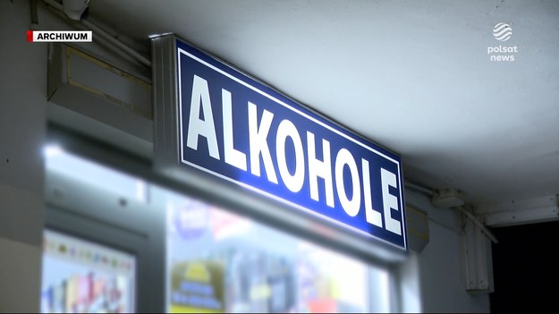 Nocna prohibicja dotarła do Tczewa - zakaz sprzedaży alkoholu wszedł w życie w nocy z niedzieli na poniedziałek. Radni postanowili pójść w ślady innych miast i od 23:00 do 6:00 wprowadzić prohibicję. W ten sposób liczą, że zmniejszy się liczba policyjnych interwencji i aktów wandalizmu. Co na to mieszkańcy? O tym Robin Jesse.