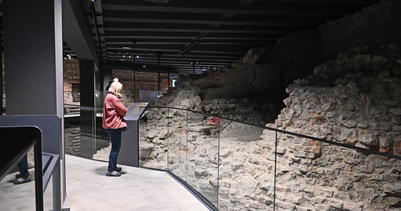 Zejdź pod Wawel. Historyczne mury i legendy czekają na odwiedzających