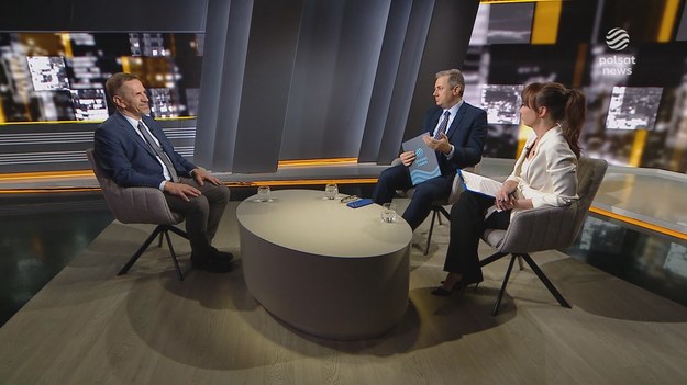 - Nikt się tak nie cieszy z przebiegu tej kampanii wyborczej jak dziennikarze - podkreślił prof. Jarosław Flis w programie "Najważniejsze pytania". Przyznał też, że "ta polityka jest zdominowana przez różnego rodzaju szczegóły, i gdzieś uciekają sprawy bardzo ważne". - To najbardziej pełne niewiadomych wybory, jakie do tej pory widziałem. Tych sił, które działają na wyborców jest tak dużo i mamy pewne sprzeczne trendy - zaznaczył gość Karoliny Olejak i Przemysława Szubartowicza.