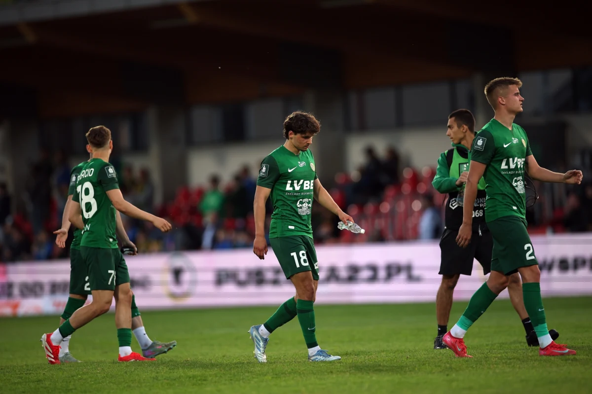 Śląsk Wrocław, mimo spadku z piłkarskiej Ekstraklasy, cieszy się zainteresowaniem inwestorów. Jak poinformowało miasto Wrocław, które jest właścicielem klubu, zgłosiło się trzech chętnych na jego zakup. 