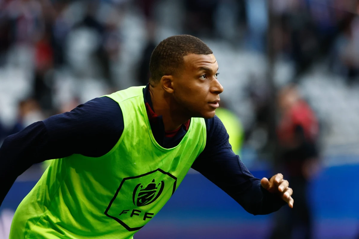 Zwrot akcji w sprawie Kyliana Mbappe i jego byłego klubu. Francuski sąd nakazał odblokować 55 milionów euro na kontach Paris Saint-Germain, zajętych wcześniej na poczet zaległego wynagrodzenia, jakiego gwiazdor domaga się od PSG.
