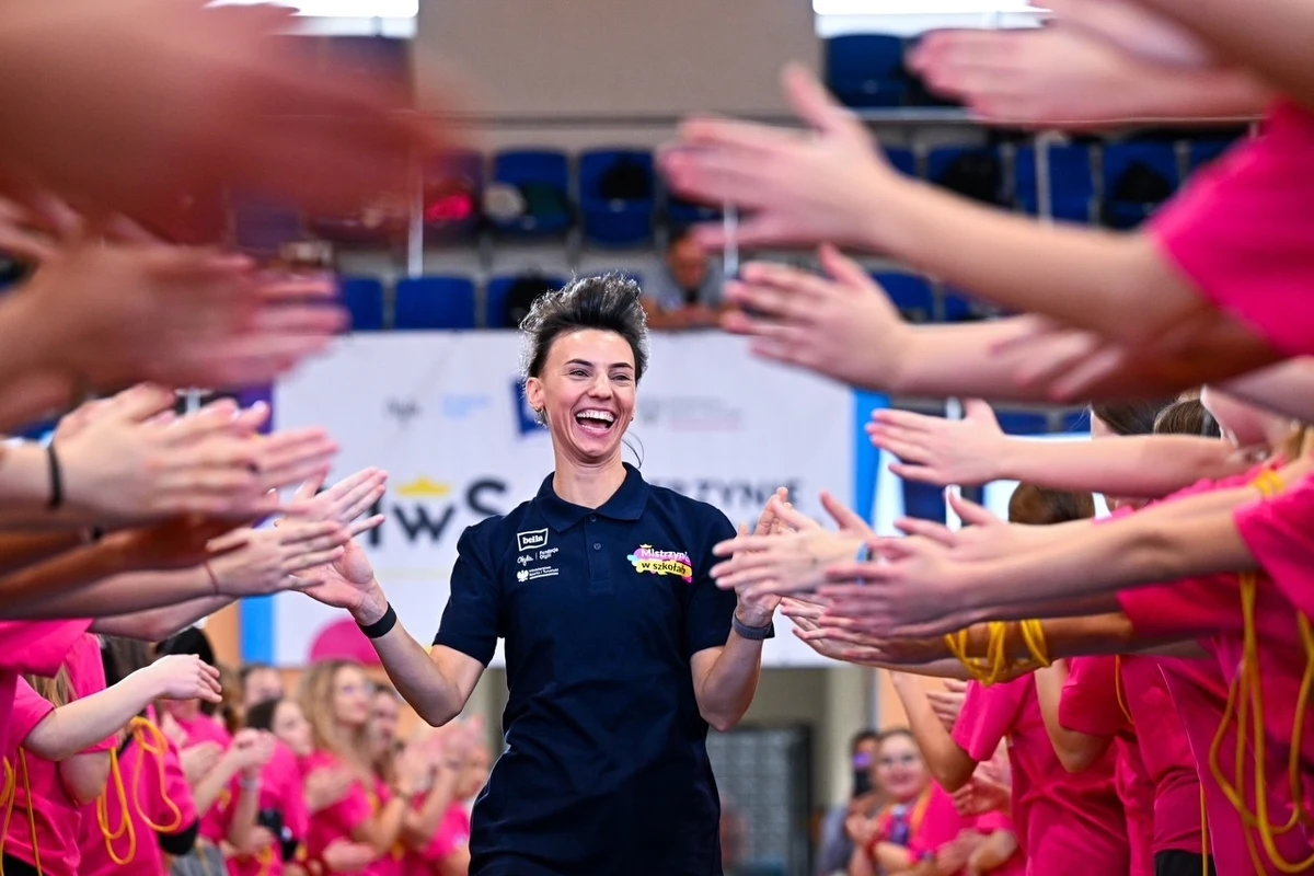 Kujawy i Pomorze czeka najazd wielkich mistrzyń sportu! 3 czerwca w Bydgoszczy odbędzie się niezwykła lekcja wychowania fizycznego tylko dla dziewcząt, organizowana przez Otylię Jędrzejczak. Najlepsza polska pływaczka w historii, w ramach akcji „Mistrzynie w szkołach” zaprosiła do udziału w zajęciach inne wielkie gwiazdy sportu, w tym medalistki olimpijskie. Do 1 czerwca szkoły mogą zgłaszać swoje uczennice do udziału w zajęciach.
