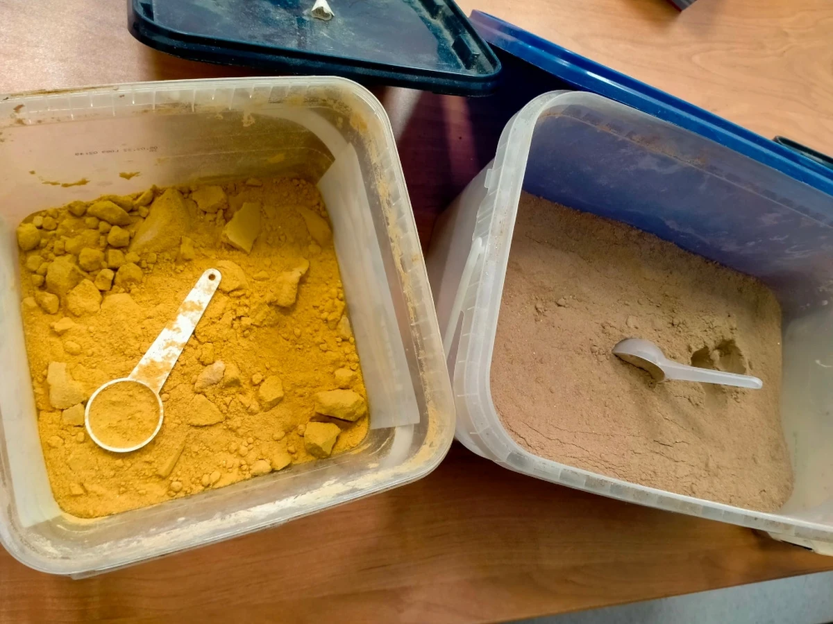 Policjanci z Pruszkowa (woj. mazowieckie) zatrzymali niedawno 64-latka, któremu nie brak fantazji. Mężczyzna nie posiadał za to uprawnień lekarza, a mimo to przyjmował u siebie pacjentów i podawał im samodzielnie stworzone "lekarstwa". Oferował m.in. leczenie niepłodności.