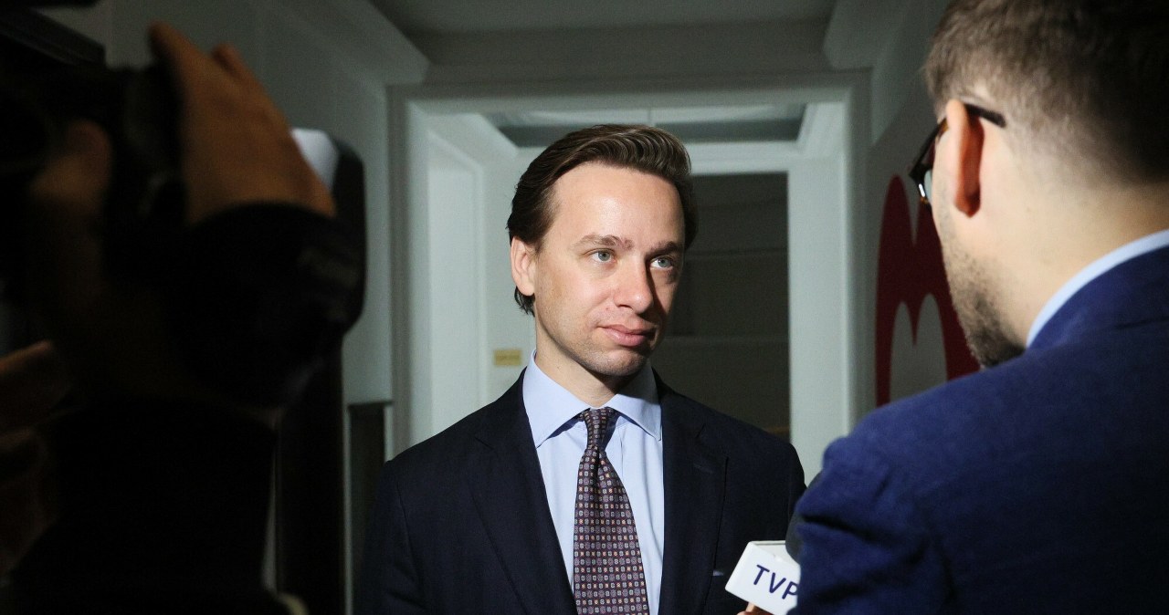 Bosak komentuje zmiany w regule wydatkowej. "Wykręca ostatnie bezpieczniki"