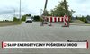 Postawili słup energetyczny na środku drogi