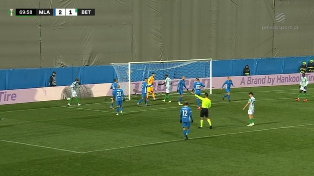 W załączonym materiale wideo prezentujemy najlepsze interwencje bramkarskie Realu Betis w Lidze Konferencji w sezonie 2024/2025.

Pełne mecze Ligi Konferencji obejrzeć można w kanałach sportowych Polsatu. 
