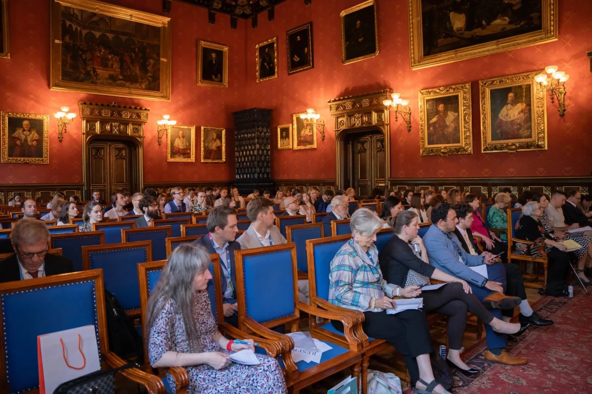 W obliczu dynamicznych zmian geopolitycznych i nowych wyzwań gospodarczych, eksperci z USA i Europy Środkowo-Wschodniej spotkają się w Krakowie, by wspólnie debatować o przyszłości transatlantyckiej współpracy i regulacji.