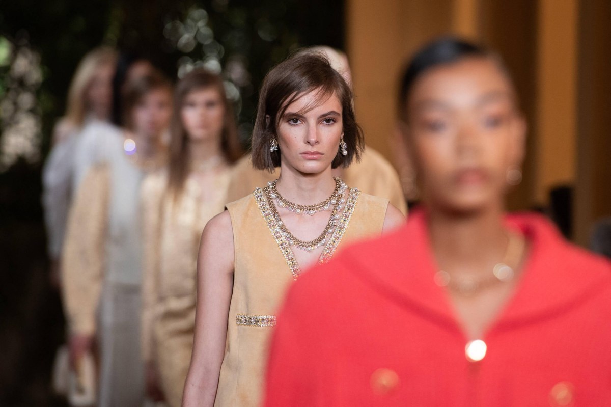 Nowa era w Chanel. Polak w zespole francuskiego domu mody