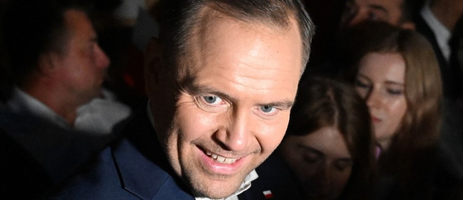 Podczas wtorkowej konferencji prasowej europosłowie Koalicji Obywatelskiej Dariusz Joński i Michał Szczerba ostro skrytykowali sposób zarządzania Instytutem Pamięci Narodowej przez jego prezesa Karola Nawrockiego. Bazując na ustaleniach Najwyższej Izby Kontroli, politycy zarzucili mu niegospodarność oraz nieefektywne wydatkowanie środków publicznych.