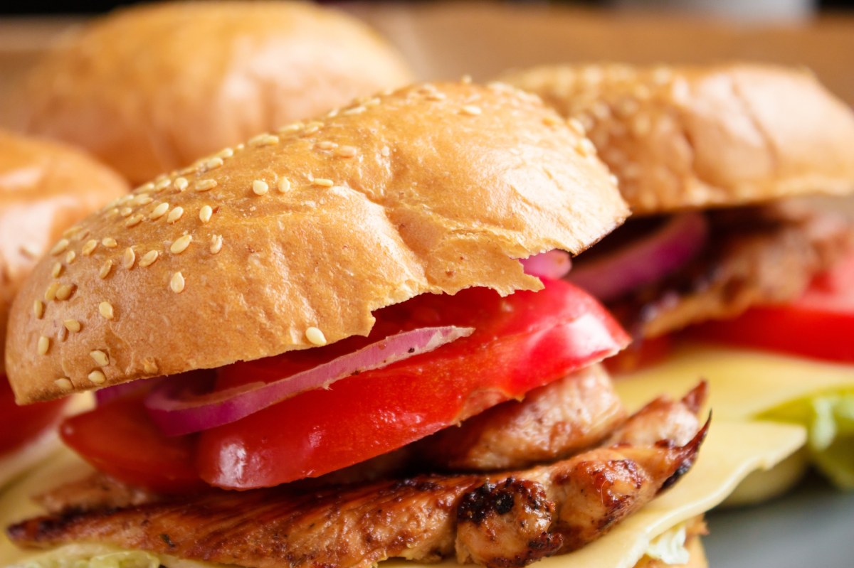To może być hit Twojej kuchni? Domowy burger, który pokocha cała rodzina