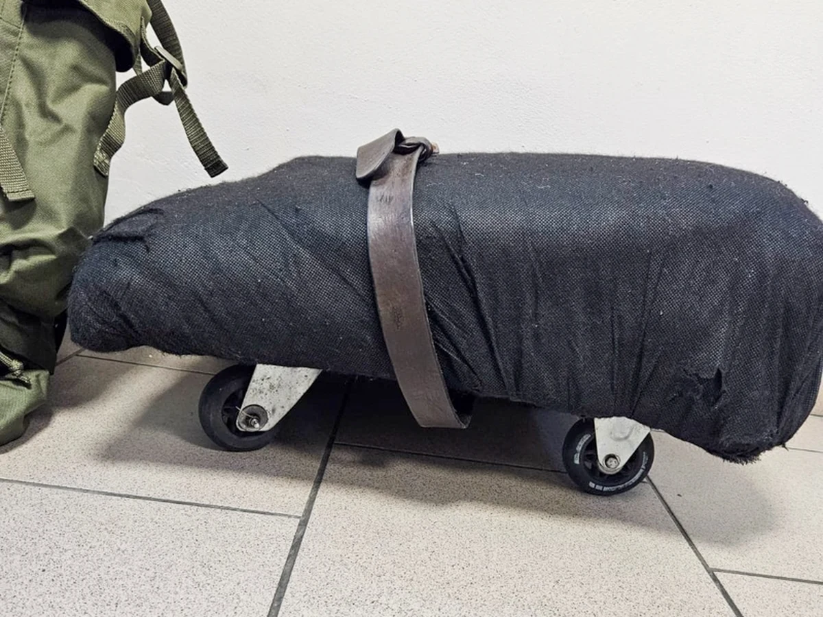 35-latek z powiatu nowodworskiego (woj. mazowieckie) usłyszał zarzuty pomocnictwa w pozbawieniu wolności dwóch obywateli Rosji. Mężczyzna pomagał małżeństwu z Mołdawii, których oskarża się o handel ludźmi i o zmuszanie do żebractwa niepełnosprawnych Rosjan.