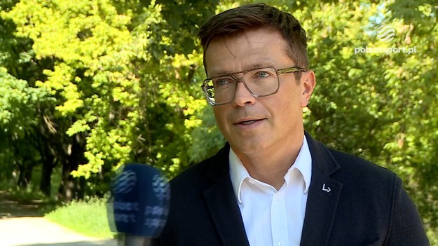 Michał Probierz ogłosił nazwiska powołanych na czerwcowe mecze z Mołdawią (towarzyski) i Finlandią (el. MŚ). Wśród nich nie ma Roberta Lewandowskiego, który poprosił o odpoczynek po trudnym sezonie klubowym. - To nie pierwszy raz, gdy Lewandowskiego nie ma, gdy, mówiąc w cudzysłowie, "wypisuje się" z reprezentacji. Uważam, że szkoda, bo choć zdaję sobie sprawę z tego, jak trudny był to sezon, to jest to reprezentacja Polski, a Robert jest jej kapitanem i powinien pojawić się chociaż na meczu eliminacyjnym - powiedział Bożydar Iwanow, komentator Polsatu Sport.