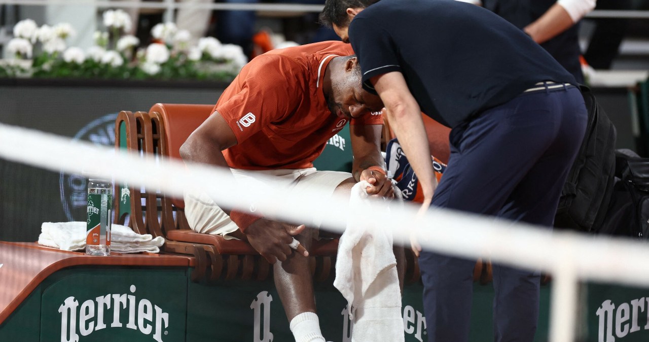 Wielkie emocje w Paryżu, koniec po północy. Upadek na bandę i zwrot akcji, trybuny oszalały