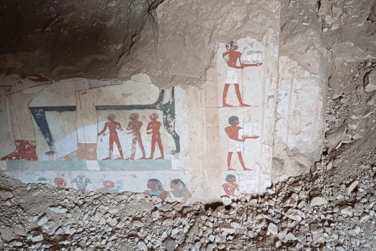 W nekropolii Dra Abu el Naga położonej na zachodnim brzegu Nilu w Luksorze dokonano sensacyjnego odkrycia. Egipska misja archeologiczna odsłoniła trzy grobowce z okresu Nowego Państwa (1570 do 1070 r. p.n.e.).